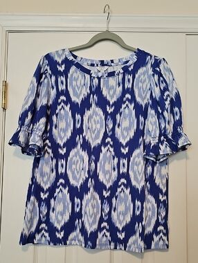 Crown & Ivy Blue & White Printed Short Sleeve Blouse